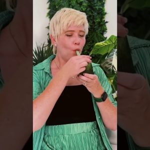 When you match your outfit to your favorite glass piece 💚🧡
