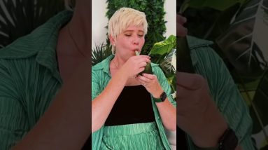 When you match your outfit to your favorite glass piece 💚🧡