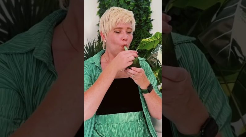 When you match your outfit to your favorite glass piece 💚🧡