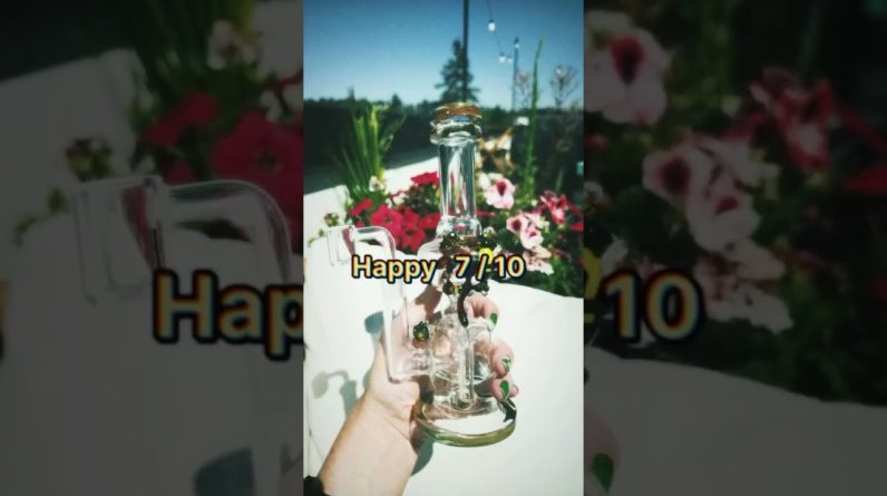 Happy 7/10! Are you dabbing today? 🍯🐝