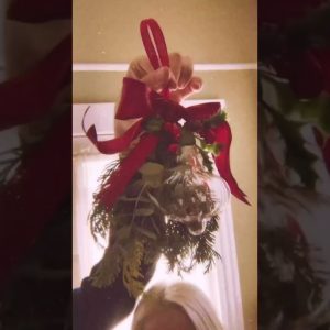 Mistletoke kisses for a very merry Kushmas ♥️💚♥️💚 🎄: &