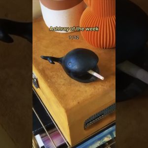 Ashtray of the week 7/52 🐳 This little whale is made of metal and is surprisingly heavy! We picked