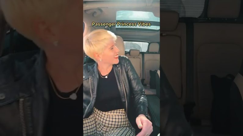 We know our roles 😉 Who else is always a passenger princess in the car? 😆✨