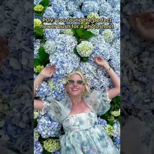 We’ll alway pull over to take cute photos in flowers ☺️🌸 📸 : Clark