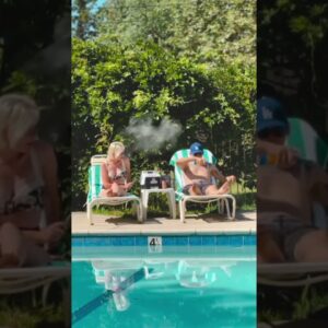 Summer poolside essentials 😎 1