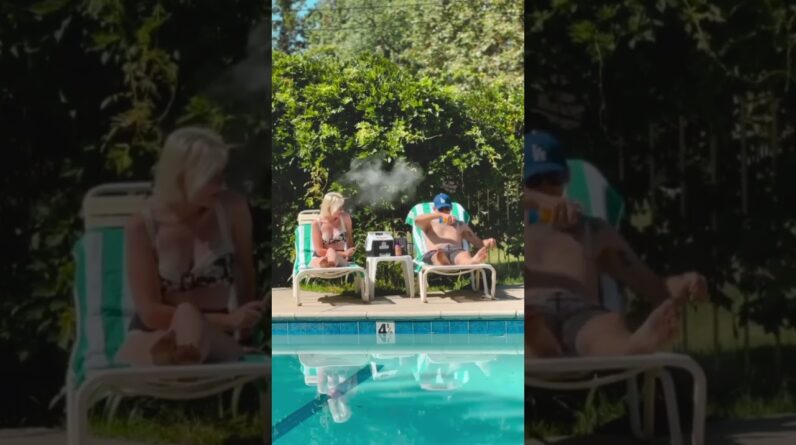 Summer poolside essentials 😎 1